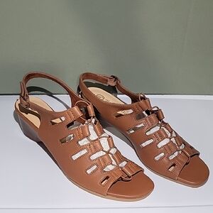 NWOT/ Bella-Vita Brown Slingback Zamira  Sandals Size 9.5WW
